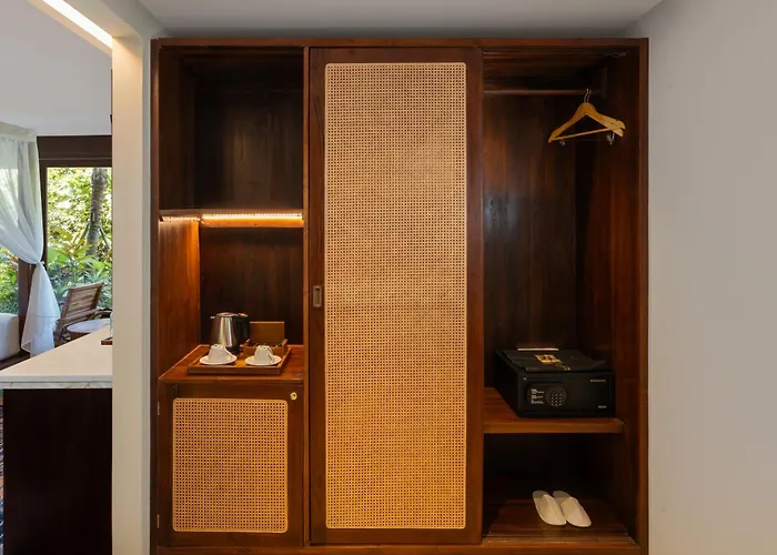 Отель Ashva Swiss-belresort,